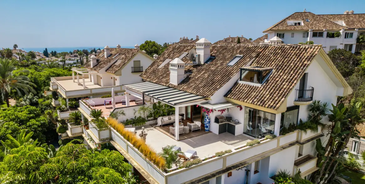 Продажа двухуровневого пентхауса в The Golden Mile 4