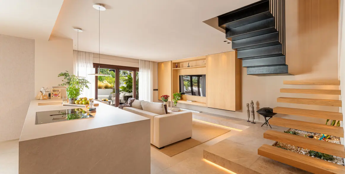 Продажа двухуровневого пентхауса в The Golden Mile 5