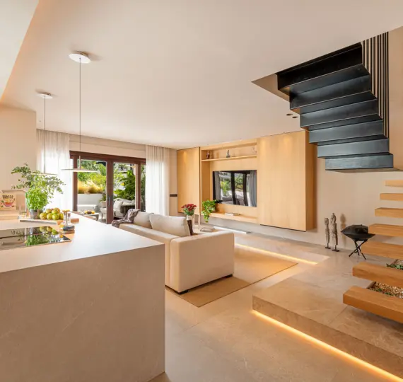 Продажа двухуровневого пентхауса в The Golden Mile