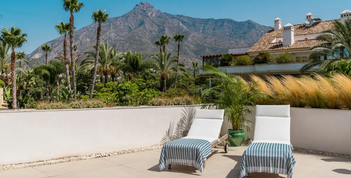 Продажа двухуровневого пентхауса в The Golden Mile 9