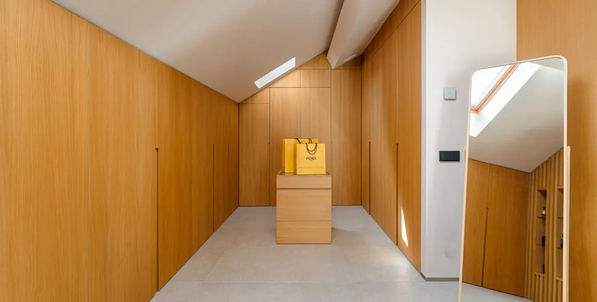 Продажа двухуровневого пентхауса в The Golden Mile 14