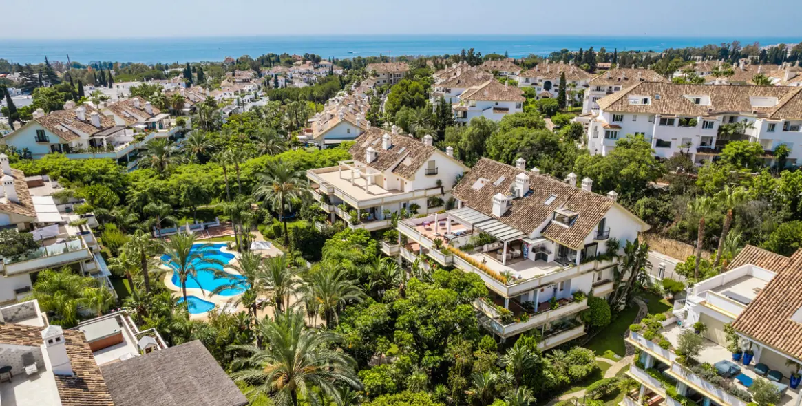 Продажа двухуровневого пентхауса в The Golden Mile 27