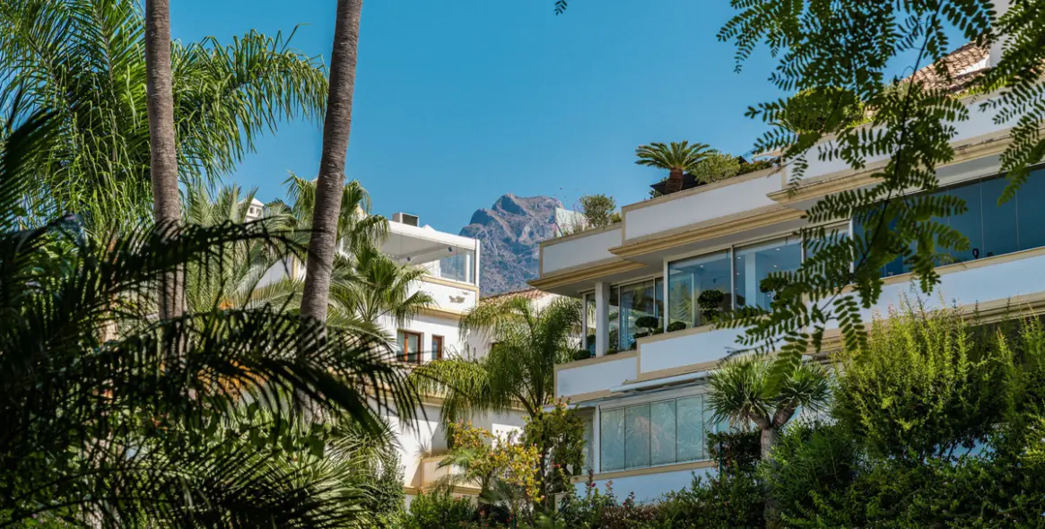 Продажа двухуровневого пентхауса в The Golden Mile 28