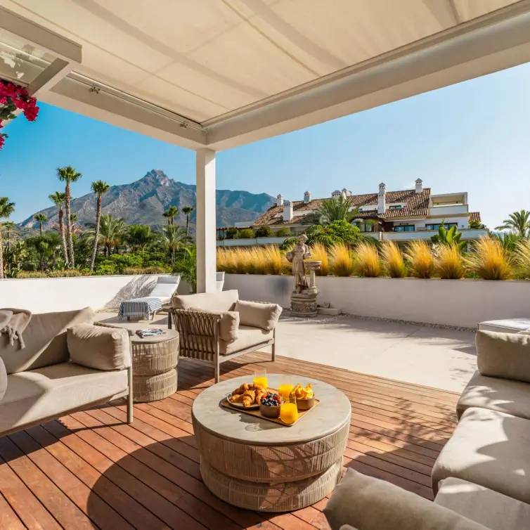 Sale of penthouse duplex in The Golden Mile