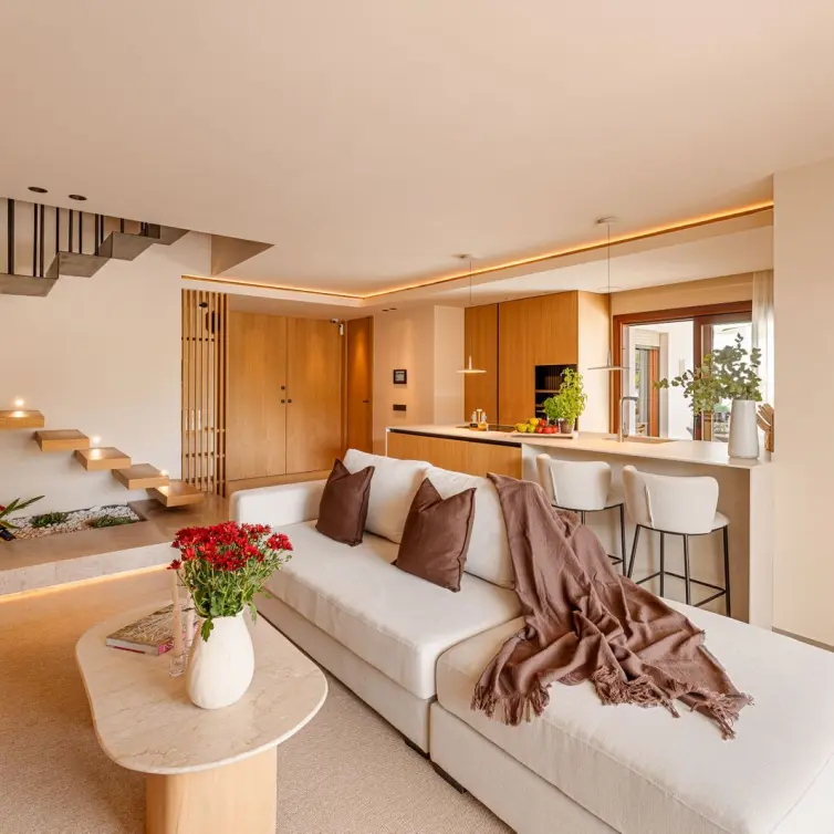 Sale of penthouse duplex in The Golden Mile