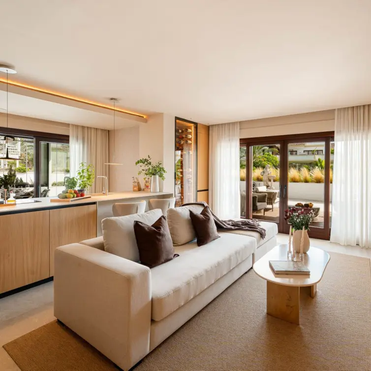Sale of penthouse duplex in The Golden Mile