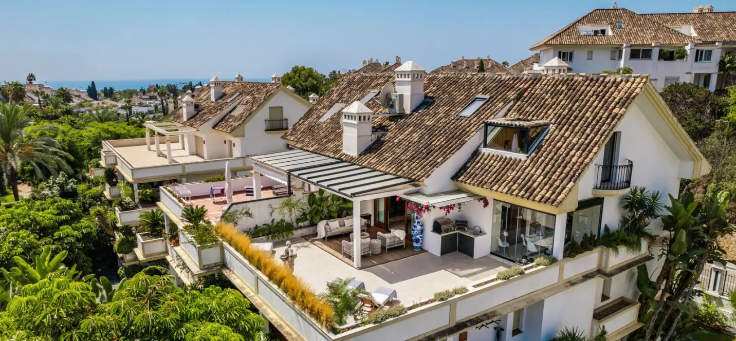 Sale of penthouse duplex in The Golden Mile 3