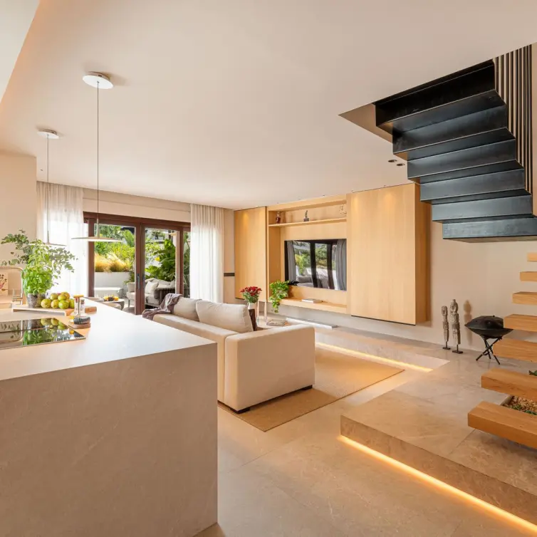 Sale of penthouse duplex in The Golden Mile