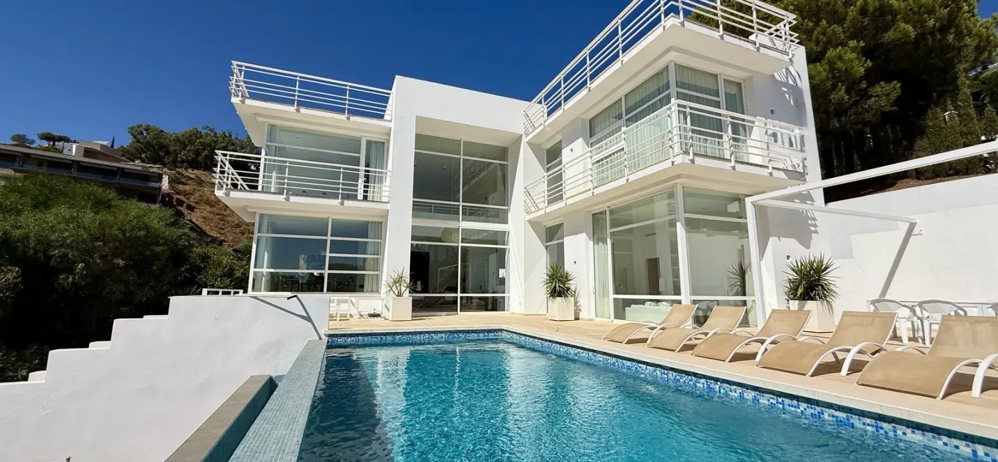 Sale of detached villa in Valtocado 0