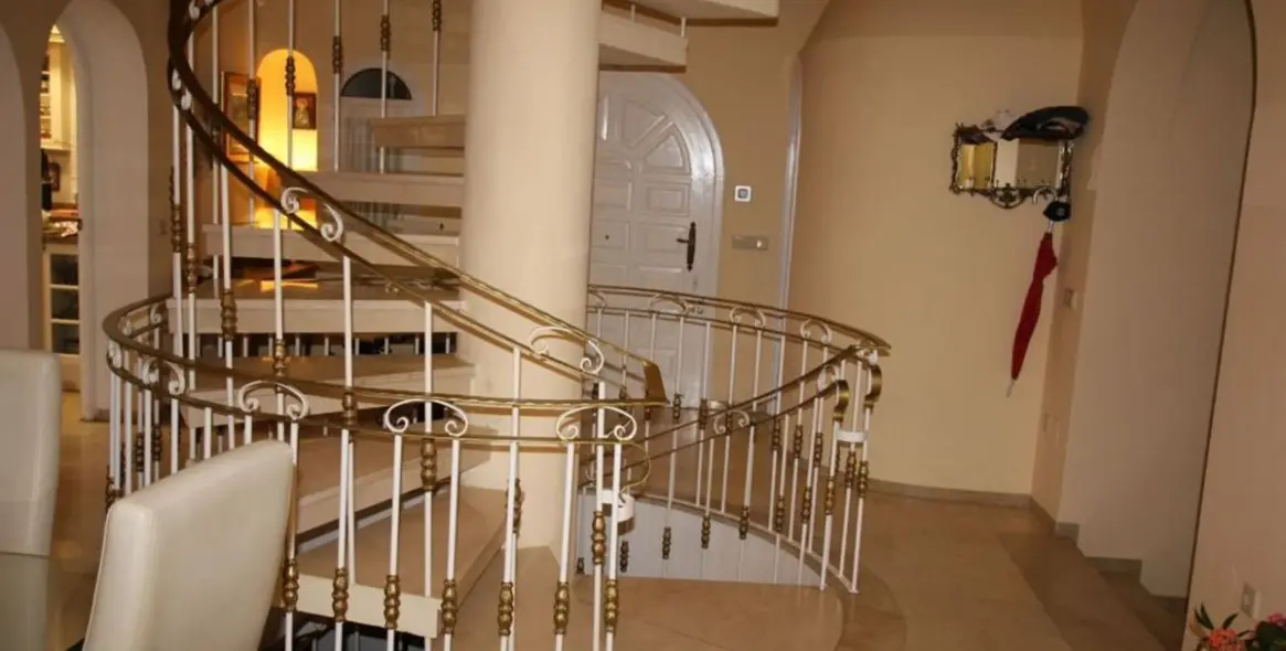 Sale of detached villa in Riviera del Sol 9