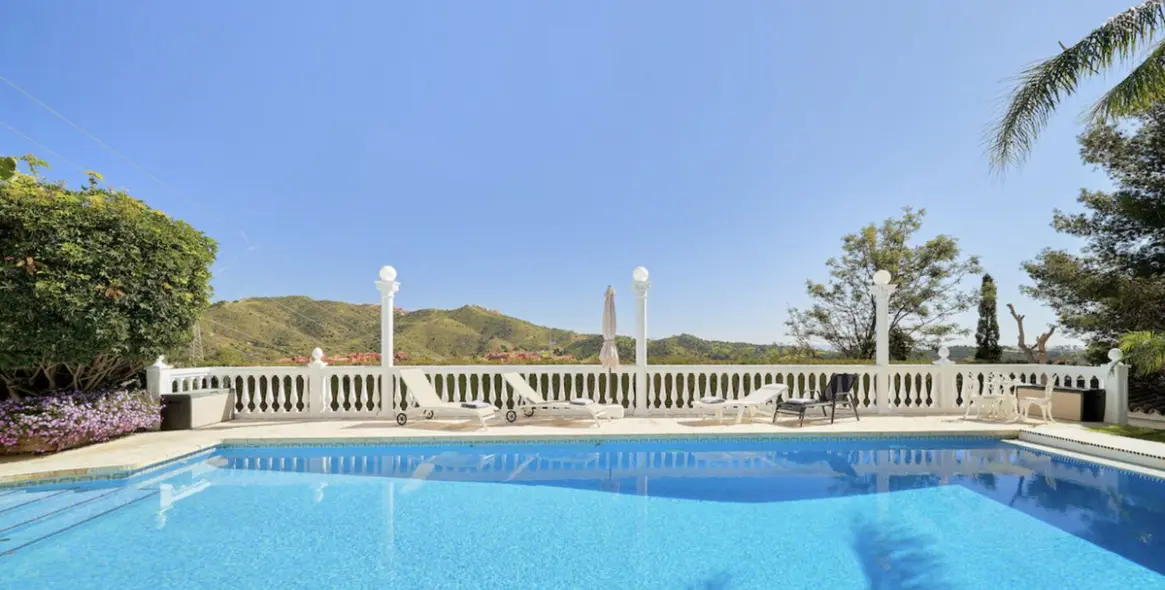 Продажа  отдельно стоящей виллы в Marbella East (район Hacienda Las Chapas) 6