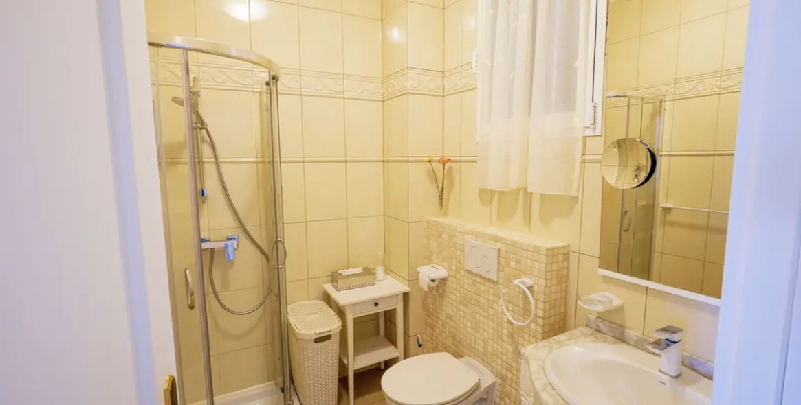 Sale of detached villa in Hacienda Las Chapas 23