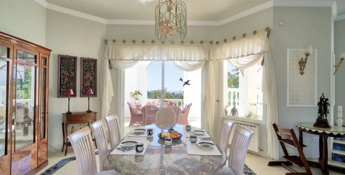 Sale of detached villa in Hacienda Las Chapas 24