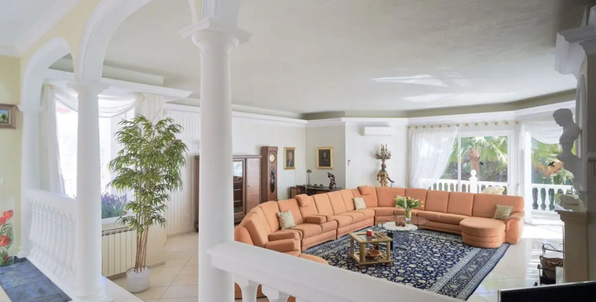 Sale of detached villa in Hacienda Las Chapas 25