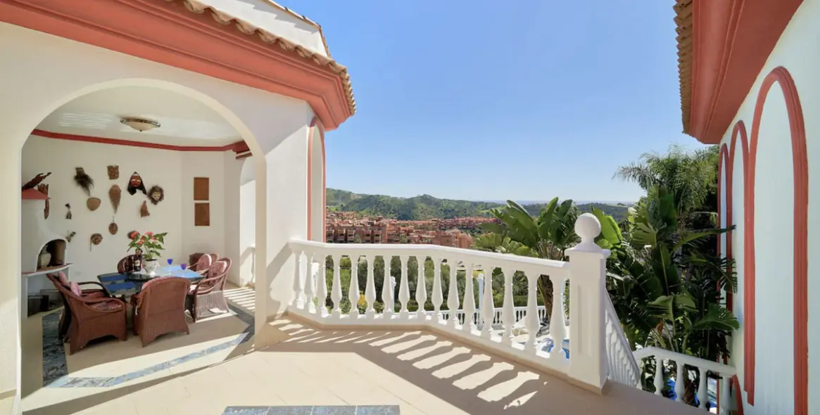 Sale of detached villa in Hacienda Las Chapas 26
