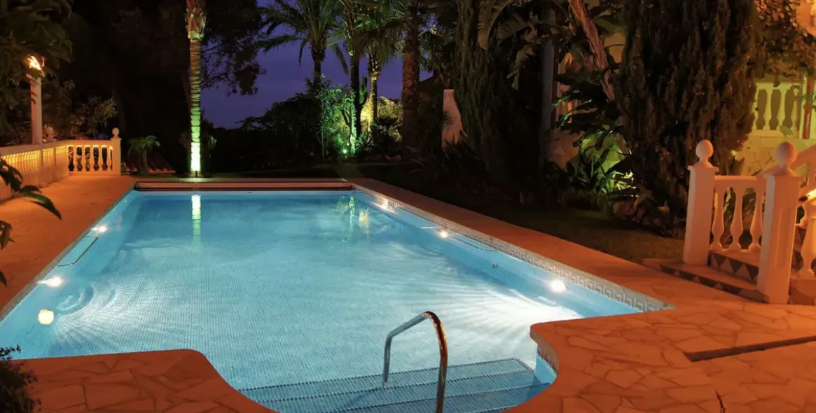 Sale of detached villa in Hacienda Las Chapas 33