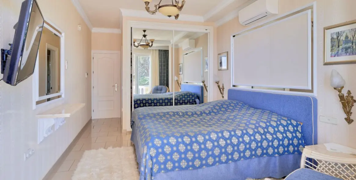 Sale of detached villa in Hacienda Las Chapas 36