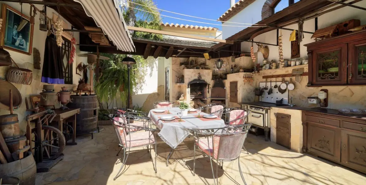 Sale of detached villa in Hacienda Las Chapas 38