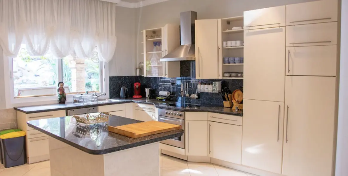 Sale of detached villa in Hacienda Las Chapas 39