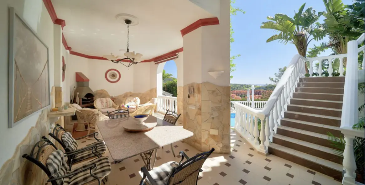 Sale of detached villa in Hacienda Las Chapas 43