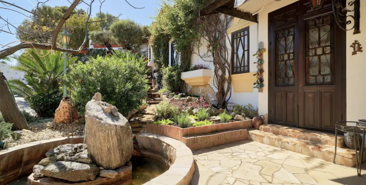 Sale of detached villa in Hacienda Las Chapas 44