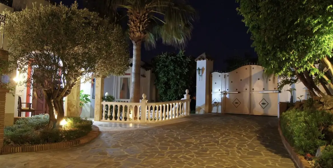 Sale of detached villa in Hacienda Las Chapas 45