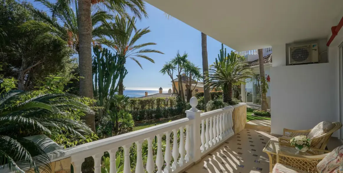 Sale of detached villa in Hacienda Las Chapas 47