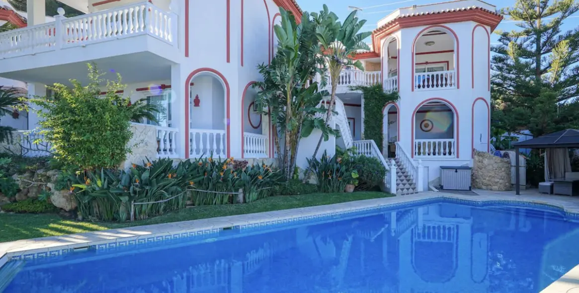 Sale of detached villa in Hacienda Las Chapas 50
