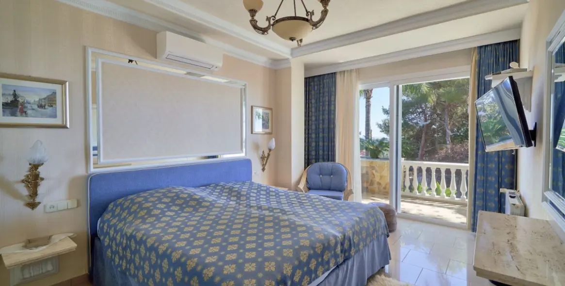 Sale of detached villa in Hacienda Las Chapas 53