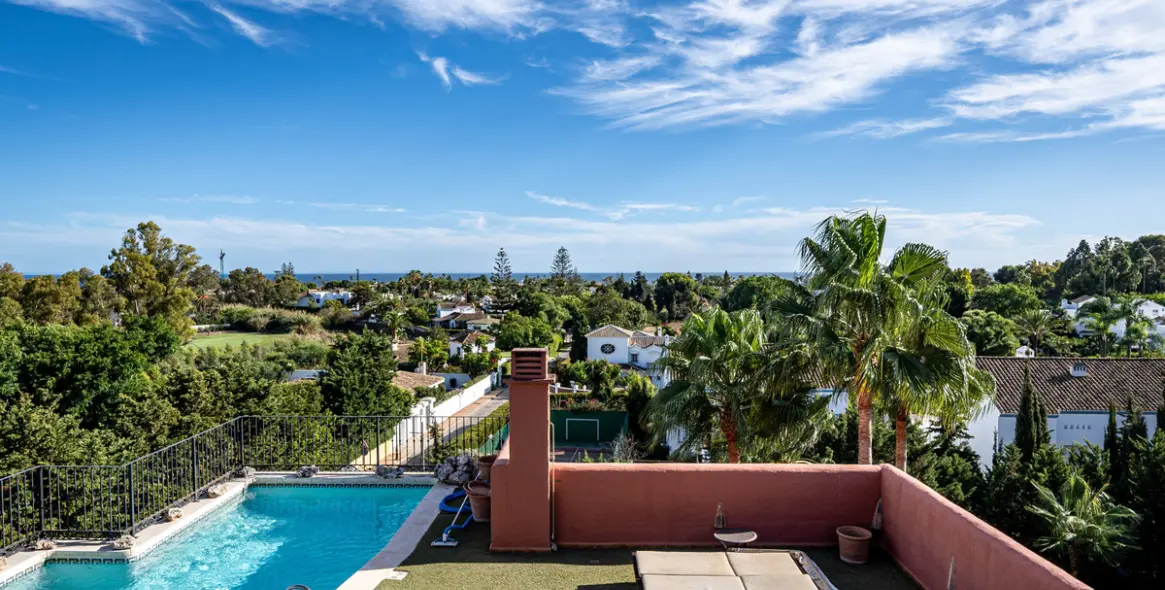 Продажа двухуровневого пентхауса в Guadalmina Baja 1