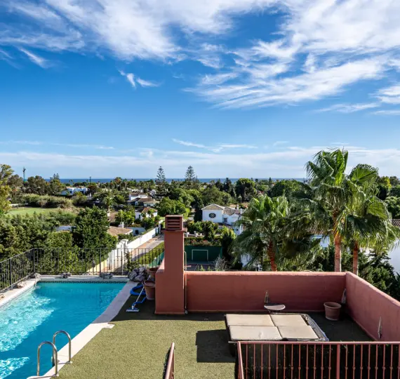 Venta de ático dúplex en Guadalmina Baja