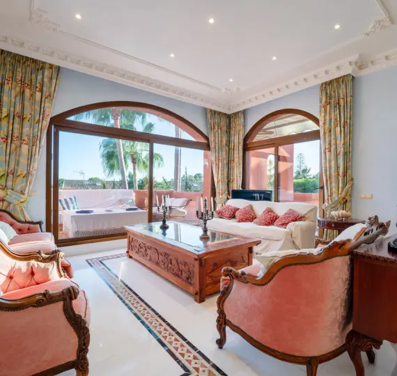 Venta de ático dúplex en Guadalmina Baja