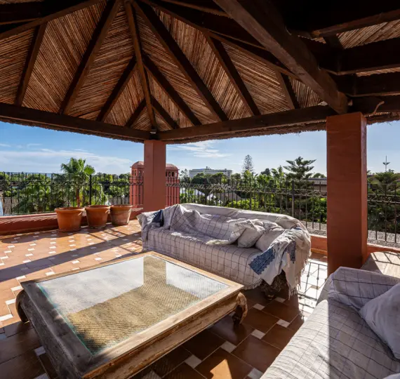 Venta de ático dúplex en Guadalmina Baja