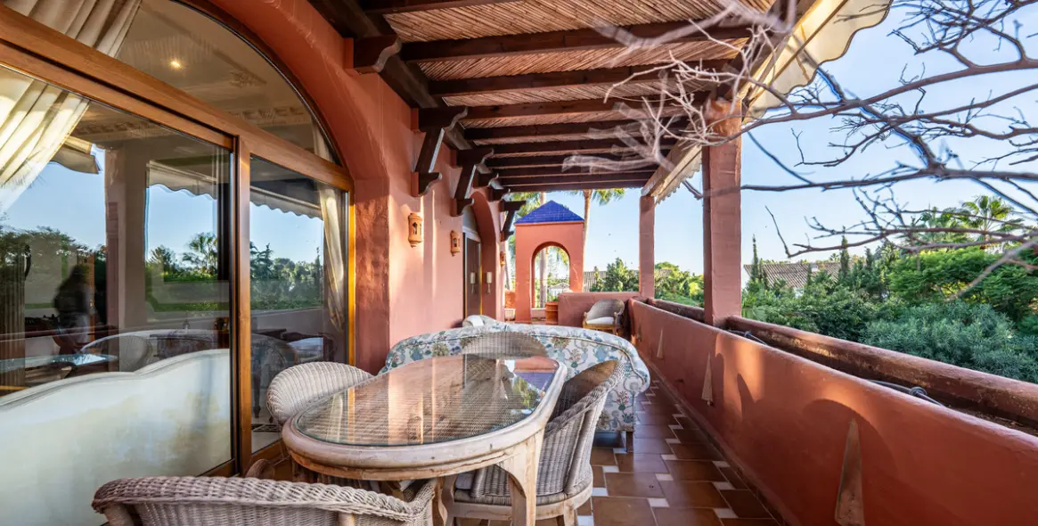 Продажа двухуровневого пентхауса в Guadalmina Baja 16