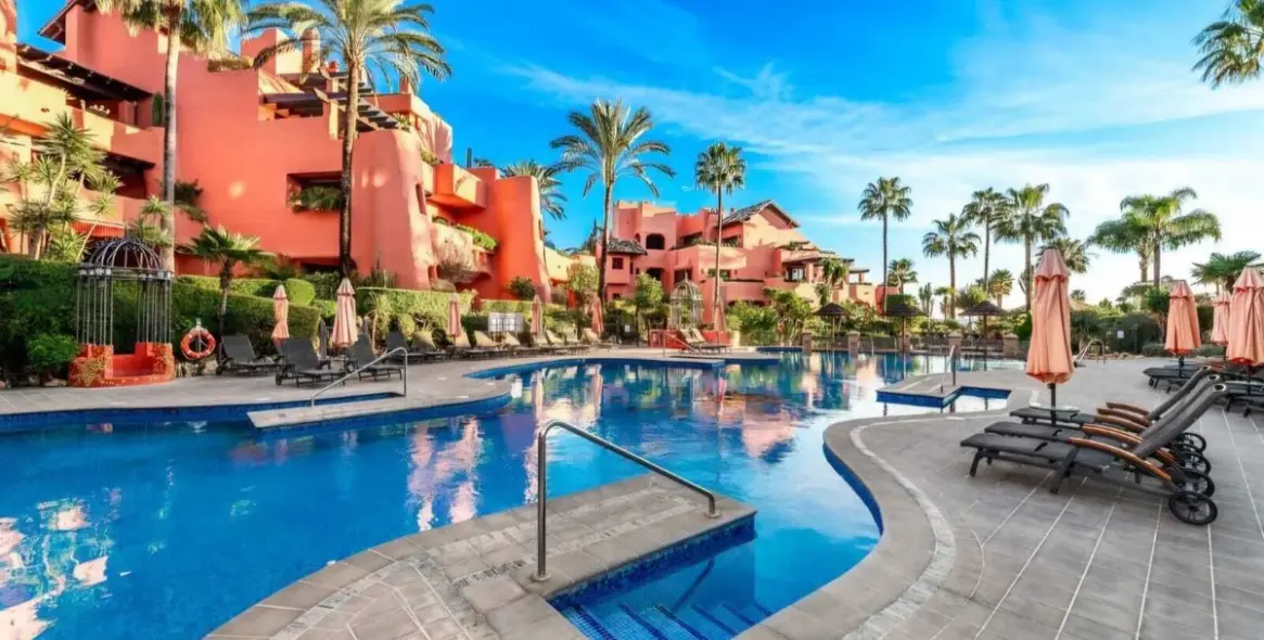 Sale of penthouse in Estepona (district Estepona) 1