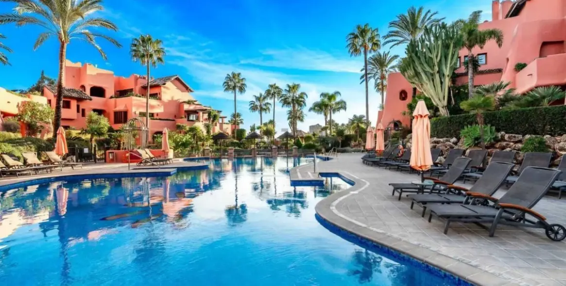 Sale of penthouse in Estepona (district Estepona) 3