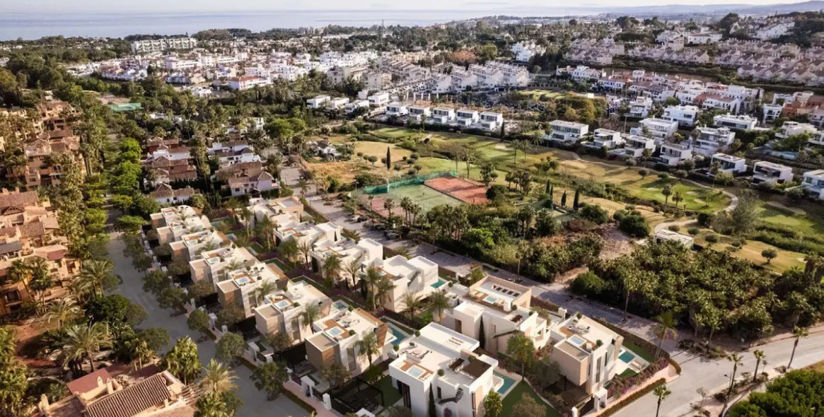 Продажа  отдельно стоящей виллы в Estepona 1