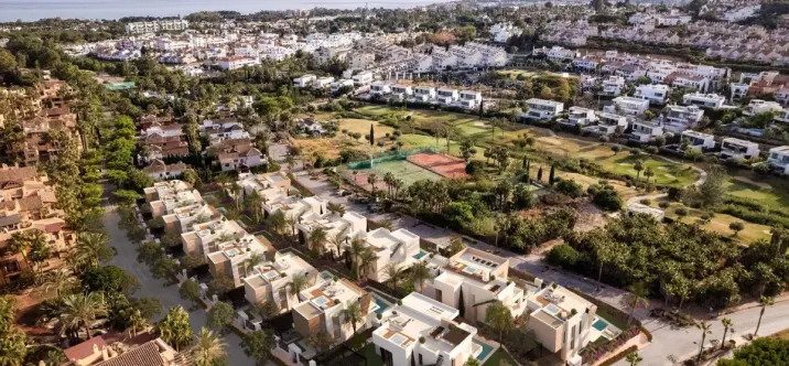 Продажа  отдельно стоящей виллы в Estepona 0