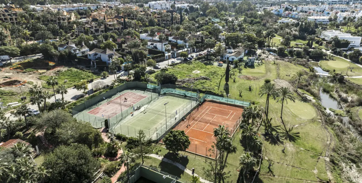 Продажа  отдельно стоящей виллы в Estepona 21