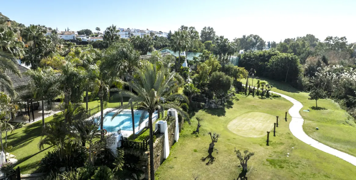 Продажа  отдельно стоящей виллы в Estepona 28