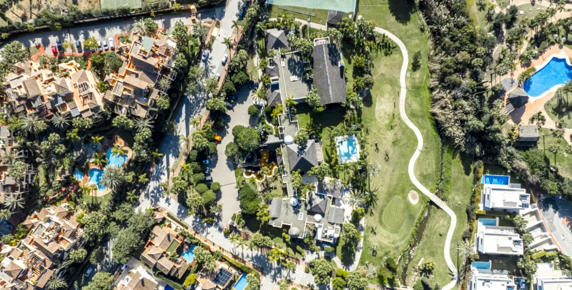 Продажа  отдельно стоящей виллы в Estepona 31