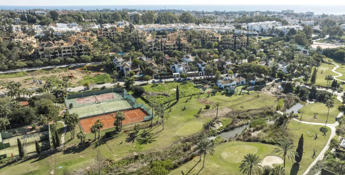 Продажа  отдельно стоящей виллы в Estepona 41