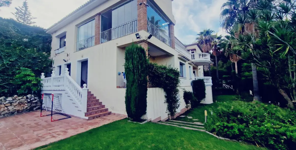 Продажа  отдельно стоящей виллы в Estepona (район El Paraiso) 2