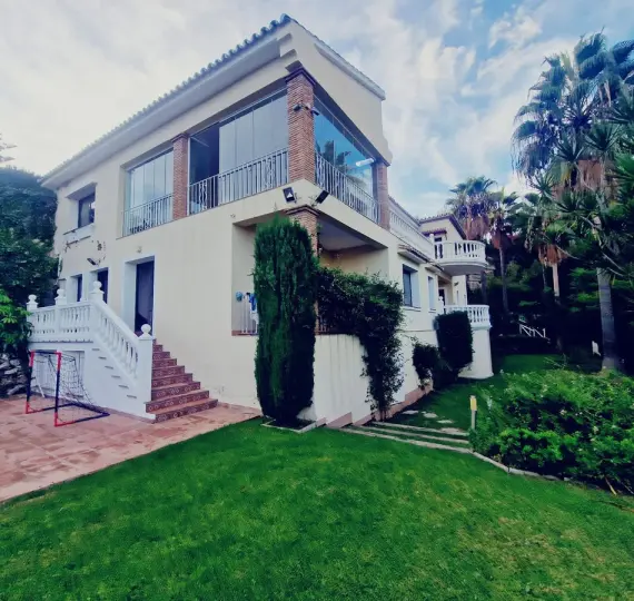 Oтдельно стоящая вилла R5212270