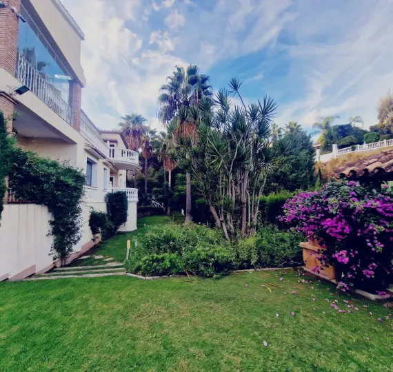 Oтдельно стоящая вилла R5212270