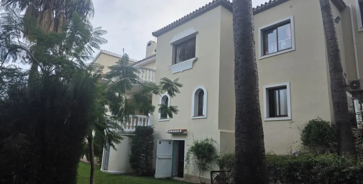 Продажа  отдельно стоящей виллы в Estepona (район El Paraiso) 4