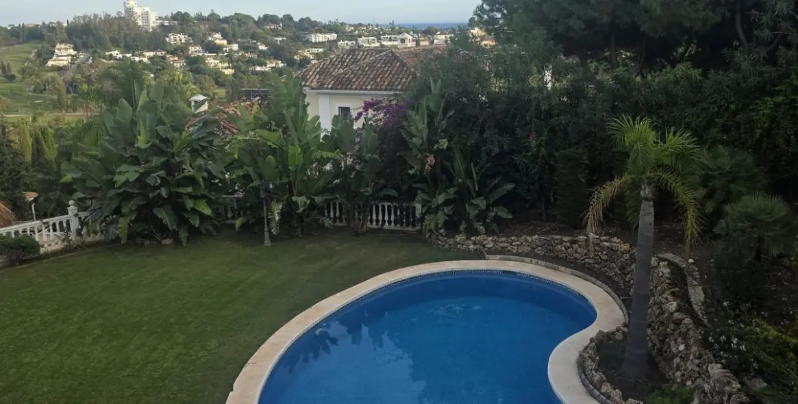 Продажа  отдельно стоящей виллы в Estepona (район El Paraiso) 5