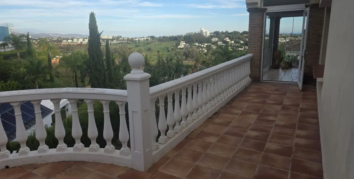 Продажа  отдельно стоящей виллы в Estepona (район El Paraiso) 7