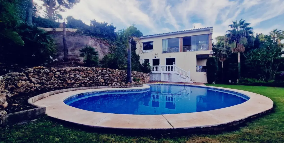 Продажа  отдельно стоящей виллы в Estepona (район El Paraiso) 8