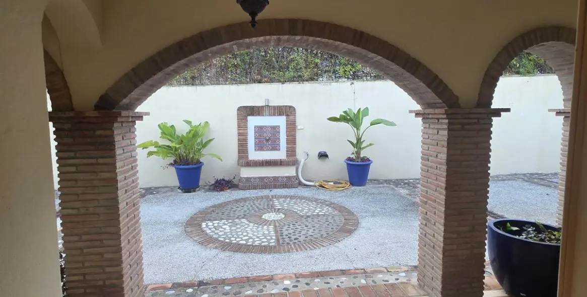 Продажа  отдельно стоящей виллы в Estepona (район El Paraiso) 11